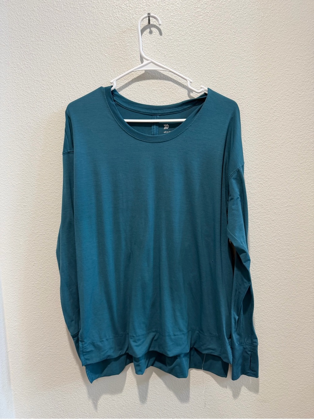 Set of 2 athletic tops All in Motion : Mondetta size medium